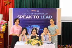 Đội thi Trường THPT chuyên Chu Văn An - Lạng Sơn.