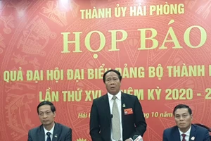 Ông Lê Văn Thành- Bí thư Thành ủy Hải Phòng chủ trì họp báo sau Đại hội Đại biểu Đảng bộ TP Hải Phòng khóa XVI