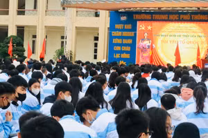 Chương trình Sinh hoạt dưới cờ tại Trường THPT Lê Chân sáng 20/12.