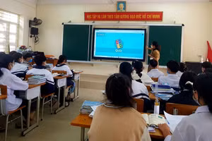 Cô trò Trường PTDTNT Tiên Yên trong giờ học (ảnh tư liệu).