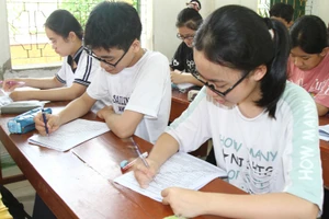 Hiện tượng "ép" học sinh không thi vào lớp 10 THPT công lập là vì bệnh thành tích (ảnh minh hoạ)