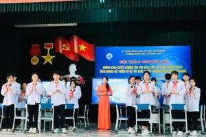 Cô trò Trường THCS Đặng Cương trong tiết dạy học.