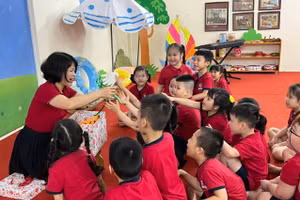 Chuẩn bị cho trẻ vào lớp 1, nhiều trường mầm non trang bị những tiền đề cần thiết, tạo cơ hội giúp trẻ tự tin.