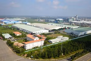 Việc xây dựng thêm các khu, cụm công nghiệp góp phần quan trọng thu hút đầu tư, phát triển kinh tế, giải quyết công ăn việc làm cho nhân dân trong tỉnh.