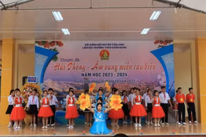 Màn múa hát trong chuyên đề.