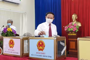 Ông Nguyễn Xuân Ký- Bí thư Tỉnh ủy Quảng Ninh bỏ phiếu tại TP Hạ Long