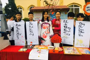 Học sinh trải nghiệm thực tế thú vị trong không gian STEM