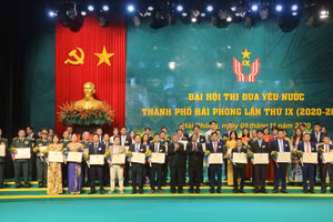 Các đại biểu được khen thưởng trong Đại hội