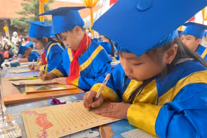 Học sinh Hải Phòng tham dự Lễ hội Khai bút xuân Quý Mão 2023.