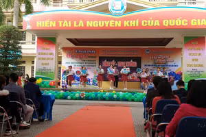 Chương trình biểu diễn văn nghệ đặc sắc bằng tiếng Anh của các em học sinh quận Kiến An