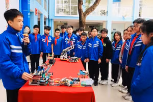 Em Nguyễn Tài Gia Bảo (lớp 8B11), Trường THCS Ngô Quyền thuyết minh dự án với các bạn.