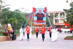 Hội khoẻ Phù Đổng tại Trường THPT Trần Hưng Đạo.