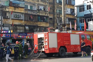 Đám cháy tại căn nhà tập thể tầng 2 đã được dập tắt