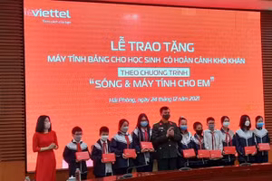 Sự kiện Viettel trao tặng 2.819 máy tính bảng cho học sinh nghèo tại Hải Phòng đã mang lại ý nghĩa nhân văn sâu sắc