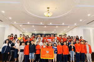 Đoàn học sinh Hải Phòng tham dự giải.