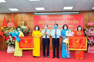 Lãnh đạo TP Hải Phòng khen thưởng Phòng GD&ĐT quận Hồng Bàng