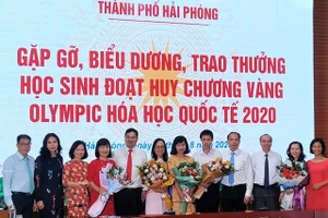 Lãnh đạo thành phố Hải Phòng khen thưởng giáo viên, học sinh đạt giải cao trong kỳ thi quốc tế