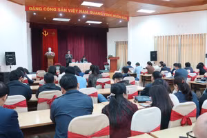 Thứ trưởng Nguyễn Hữu Độ đề cao vai trò của Hội đồng thẩm định SGK.