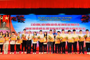 Thành phố Hải Phòng chi nhiều tỷ đồng khen thưởng giáo viên, học sinh giỏi quốc gia.