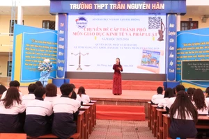 Chuyên đề chuyên môn cấp thành phố tại Trường THPT Trần Nguyên Hãn.