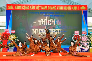Chương trình văn nghệ Trường THPT Lê Hồng Phong, quận Hồng Bàng.