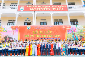 Lễ sơ kết học kì I tại Trường THPT Nguyễn Trãi.