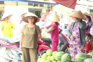 Người dân thẫn thờ, bàng hoàng trước tin chủ hụi ôm hàng chục tỷ đồng bổ trốn