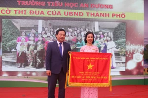 Trường Tiểu học An Dương nhận Cờ thi đua xuất sắc của TP Hải Phòng