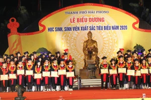 130 học sinh, sinh viên tiêu biểu được vinh danh 