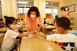 Cô Diện cùng học trò