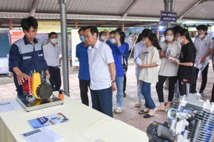 Ngày hội việc làm là cơ hội để học trò tìm hiểu về ngành nghề mình yêu thích.