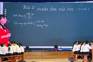 Cô giáo Lê Thị Hạnh, trường THCS Quang Phục thực hiện tiết dạy.