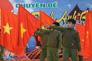 Chuyên đề "“Xứng danh anh bộ đội Cụ Hồ" là dịp để HS Trường THCS Phan Bội Châu cùng nhau ôn lại những truyền thống vẻ vang của Quân đội nhân dân Việt Nam