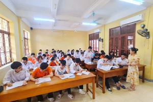 Học sinh lớp 12, Trường THPT Kiến Thuỵ, huyện Kiến Thuỵ, TP Hải Phòng.