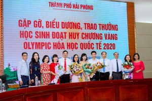 Lãnh đạo TP Hải Phòng biểu dương khen thưởng cô trò em Lý Hải Đăng