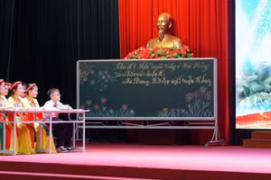 Tiết dạy của cô giáo Phạm Thị Tuyết Nhung, giáo viên Trường Trung học cơ sở Bắc Sơn cùng học sinh các Trường Trung học cơ sở Hồng Thái, Bắc Sơn và Đại Bản.