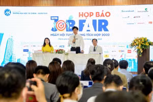 PGS.TS Phạm Tiến Đạt - Hiệu trưởng UFM thông tin về ngày hội tuyển dụng tích hợp UFM 2022 