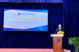 PGS.TS Nguyễn Minh Hà- Hiệu trưởng Trường ĐH Mở TP.HCM phát biểu tại lễ khai giảng