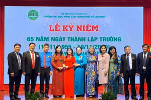Các thế hệ lãnh đạo, cán bộ giảng viên Trường ĐH Nông lâm TPHCM.