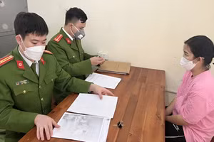 Công an làm việc với Lê Thị Hiền vào năm 2022. Ảnh: Công an huyện Triệu Sơn 