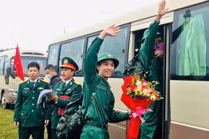Thanh niên lên đường nhập ngũ. (Ảnh minh họa).