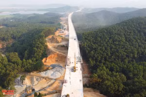 Dự án cao tốc Hà Nội - Vientiane có khoảng 300km trùng với cao tốc Bắc - Nam. Ảnh: Phạm tâm