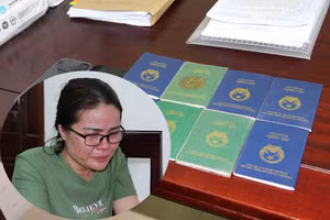 Trần Thị Thủy và tang vật vụ án. (Ảnh: CANA)