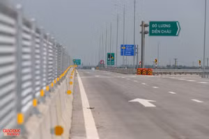 Cao tốc Diễn Châu - Bãi Vọt nút giao Quốc lộ 7C. (Ảnh: Phạm Tâm).