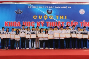 Trao giải cuộc thi Khoa học kỹ thuật cấp tỉnh Nghệ An năm học 2023-2024.