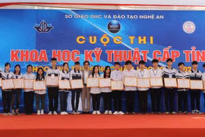 Trao giải cuộc thi Khoa học kỹ thuật cấp tỉnh Nghệ An năm học 2023-2024.