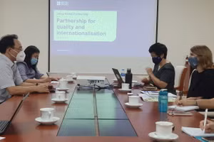 Quang cảnh buổi làm việc.