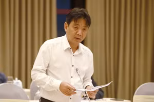 Thứ trưởng Bộ Văn hoá Thể thao và Du lịch Hoàng Đạo Cương tại buổi họp báo Chính phủ thường kỳ - chiều 6/11.