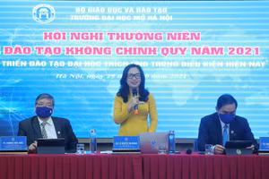 PGS.TS Nguyễn Thị Nhung điều hành phiên thảo luận 