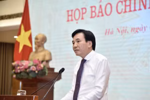 Bộ trưởng, Chủ nhiệm Văn phòng Chính phủ, Người phát ngôn của Chính phủ Trần Văn Sơn phát biểu tại họp báo